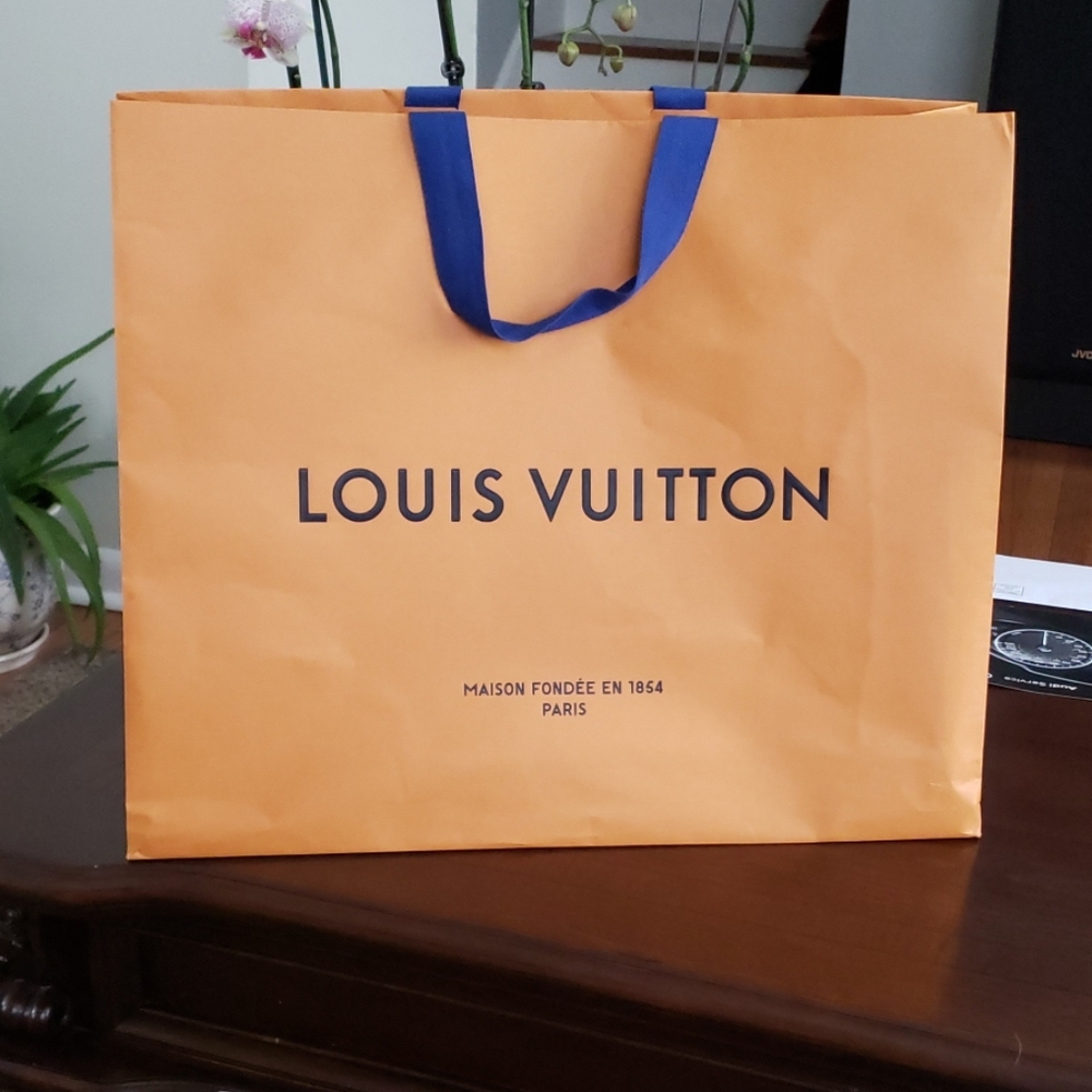 XL Louis Vuitton shopping bag